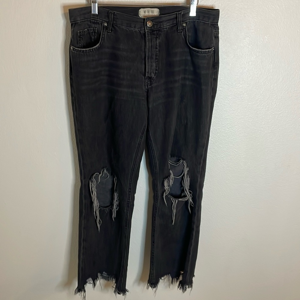 WE THE FREE Distressed Denim Jeans Sz 28 frayed ripped knees Free People